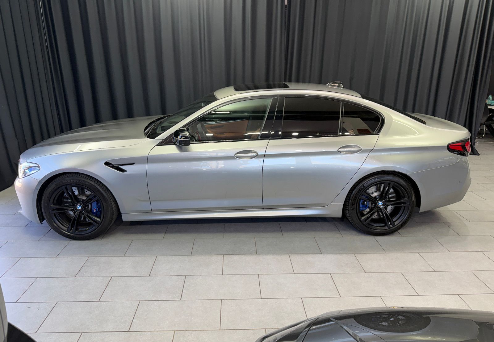 Fahrzeugabbildung BMW M5 Limousine|H&K|PANO|360°|M-DRIVERS|LCI