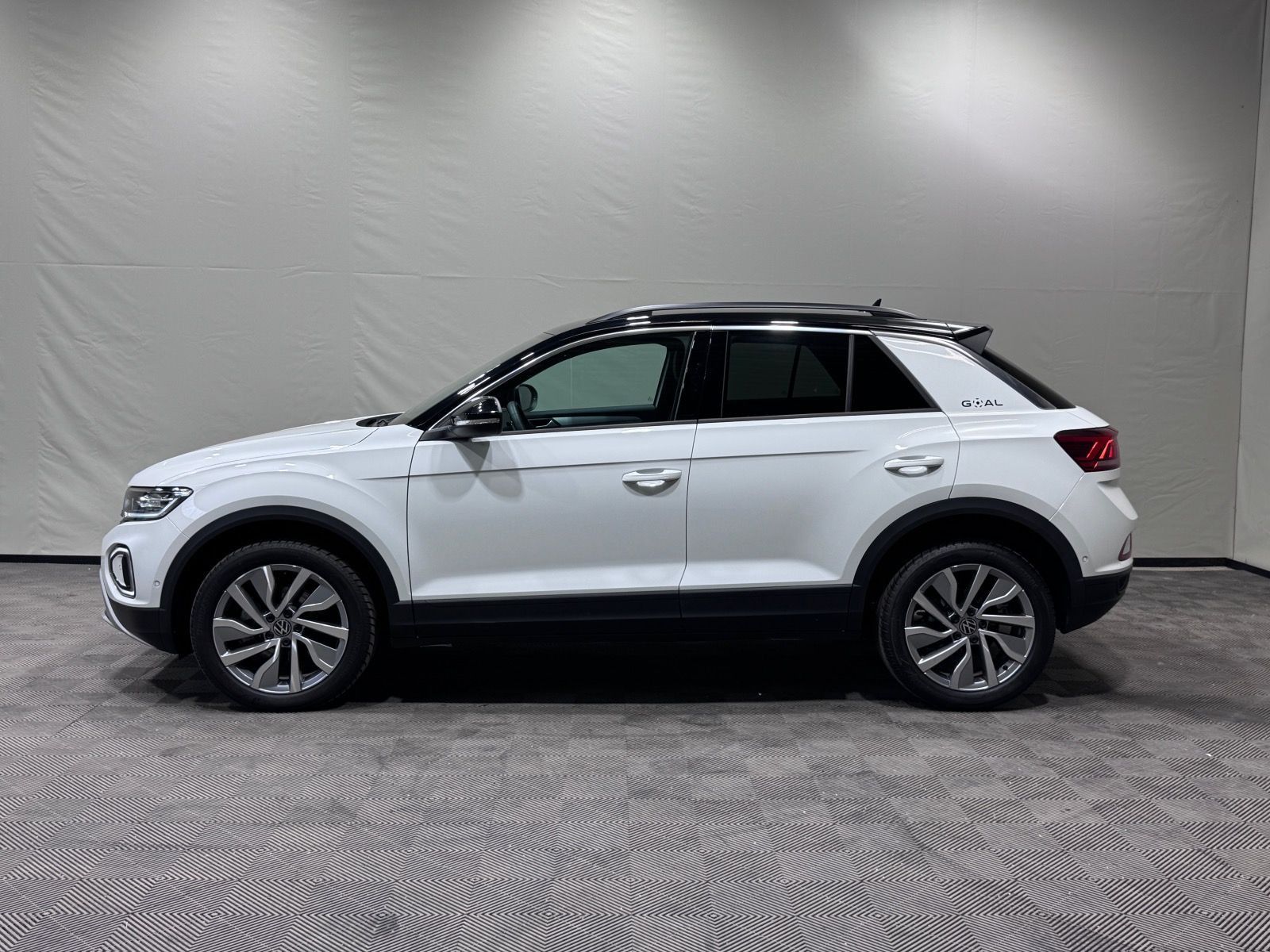 Volkswagen T-Roc GOAL 2.0 TDI DSG AHK LED RÜKA NAVI ALARM foto 3