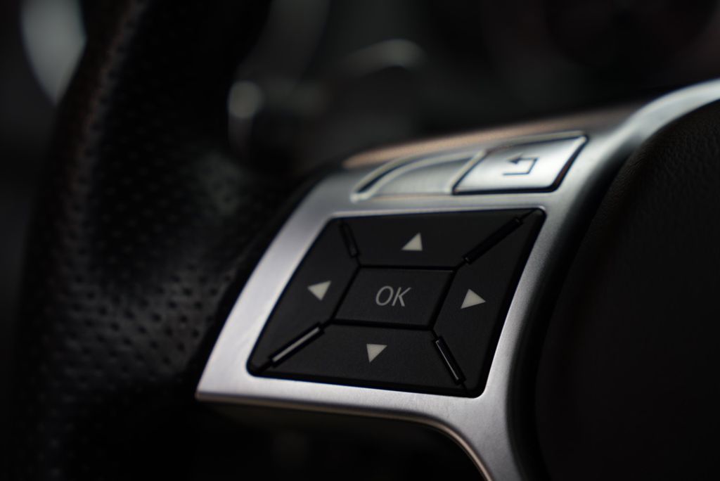 MERCEDES-BENZ C 63 AMG Coupe*H&K*PANO*LEDER*LED*MEMORY*DISTRON MERCEDES-BENZ C 63 AMG Coupe*H&K*PANO*LEDER*LED*MEMORY*DISTRON