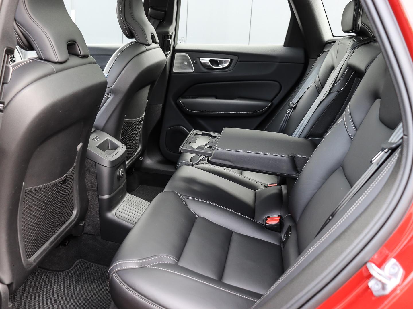 Volvo XC60 Inscription Recharge Plug-In Hybrid AWD HUD