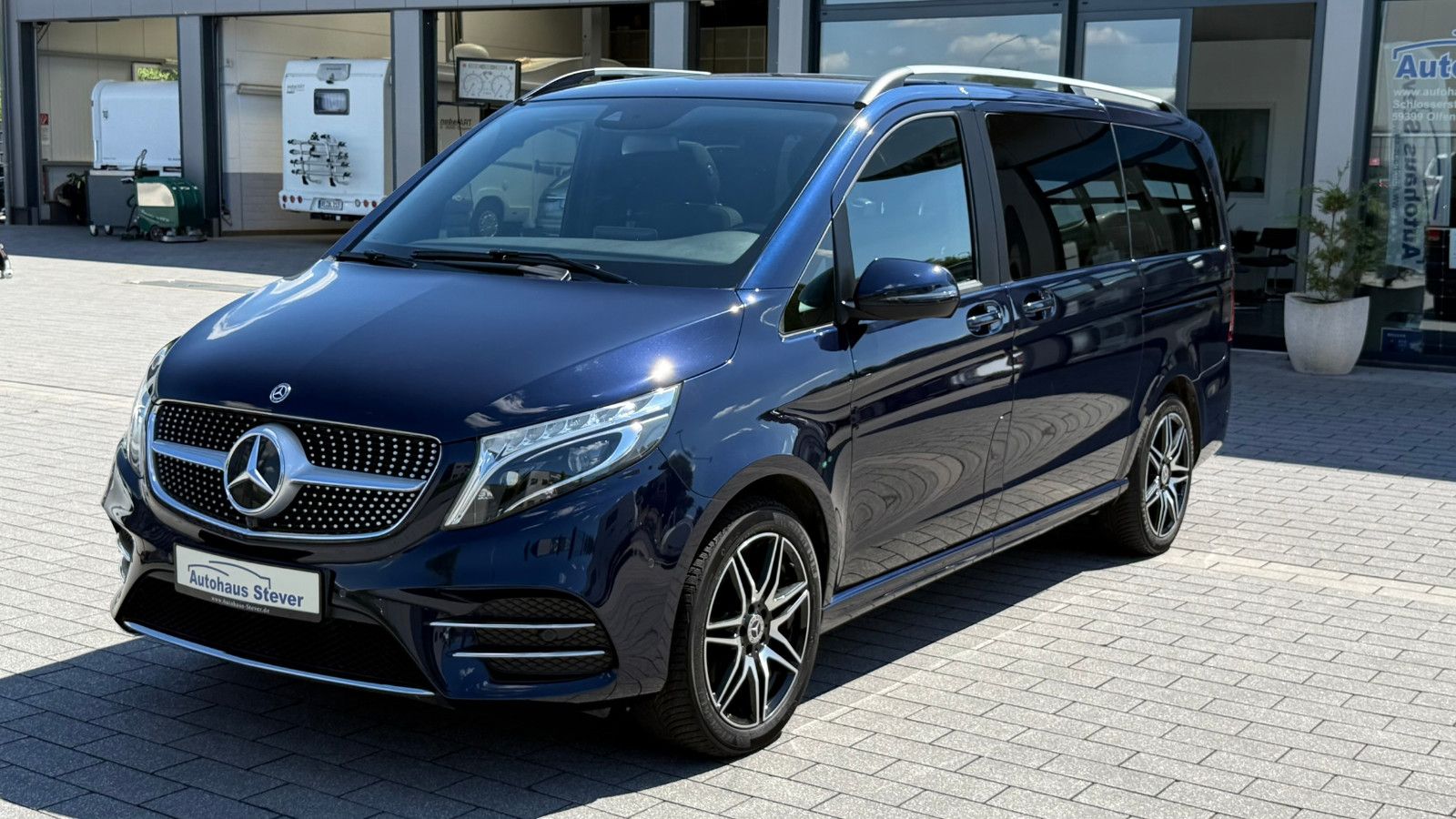 Fahrzeugabbildung Mercedes-Benz V 300 d EDITION 4MATIC lang AMG Line