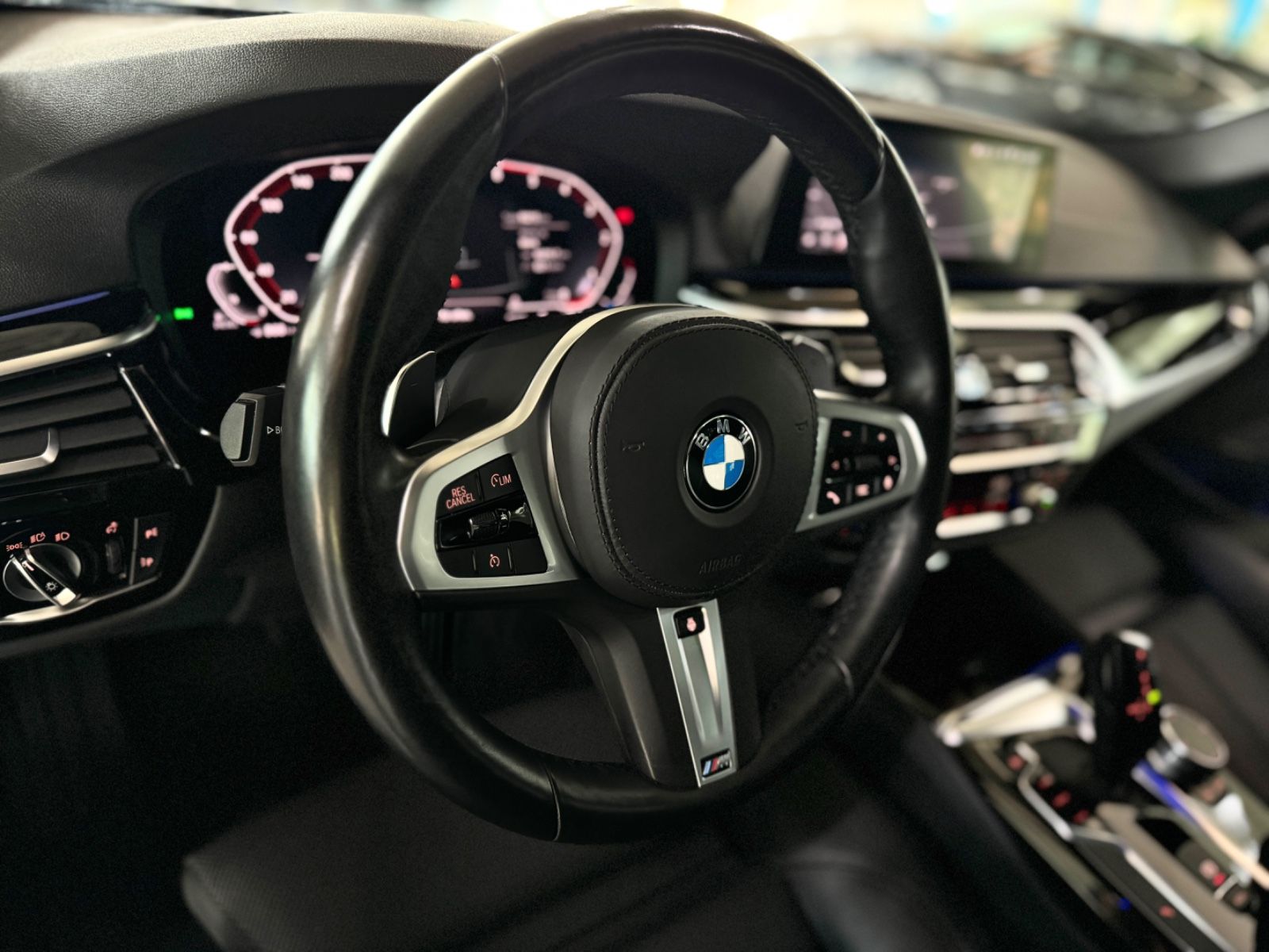 Fahrzeugabbildung BMW 520d xD Sport Line Kamera DAB DriveAssis H/K HUD