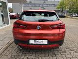 BMW X2 18i sdrive Advantage+abn.AHK+HUD+Kamera+LED+ - BMW X2 in Freiburg