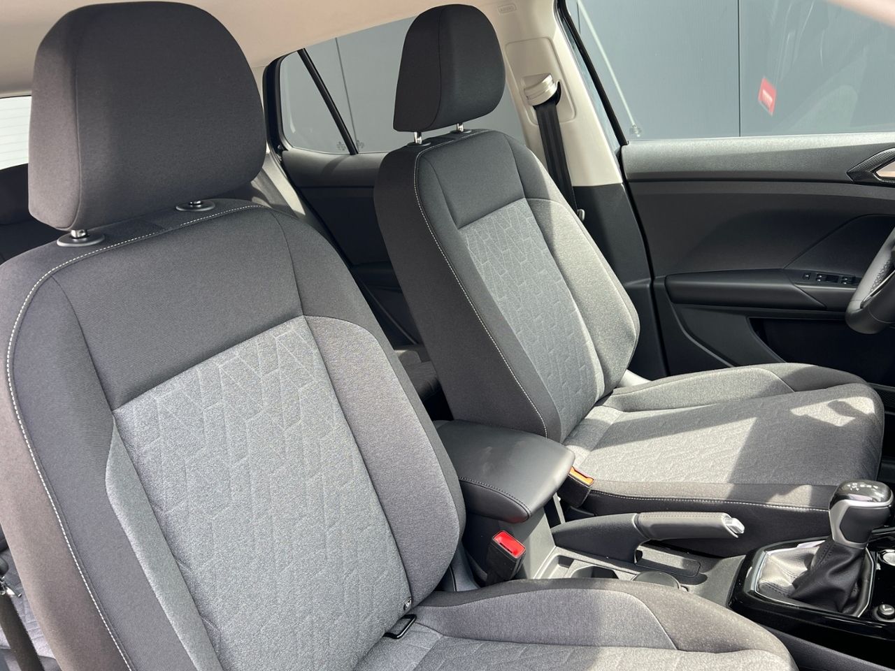 Fahrzeugabbildung Volkswagen T-Cross Life 1.5 TSI DSG *IQ.Light, Ready2Discov