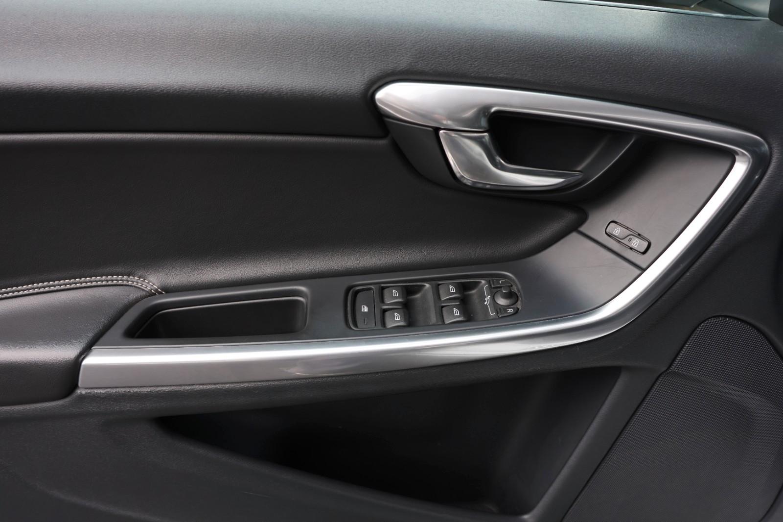 VOLVO S60 3.0L T6 AWD R-DESIGN / ACC / 4XSHZ / LHZ / CAMÉRA / 19 | 347 ch | BVA | PACK SPORT | RÉGLAGE ÉLECTRIQUE DES SIÈGES AVEC FONCTION MÉMOIRE | TOIT OUVRANT
