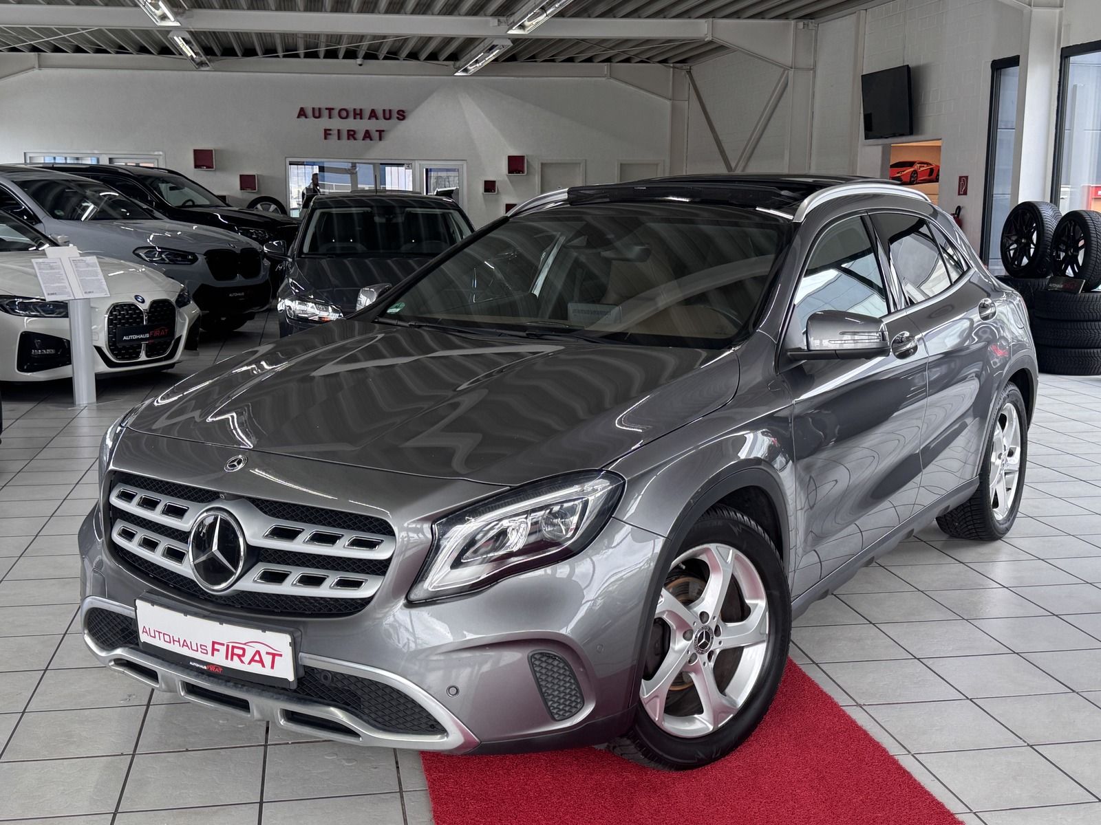 MERCEDES-BENZ GLA 220 CDI / d 4Matic Urban PanoramaSD+Leder+Ka