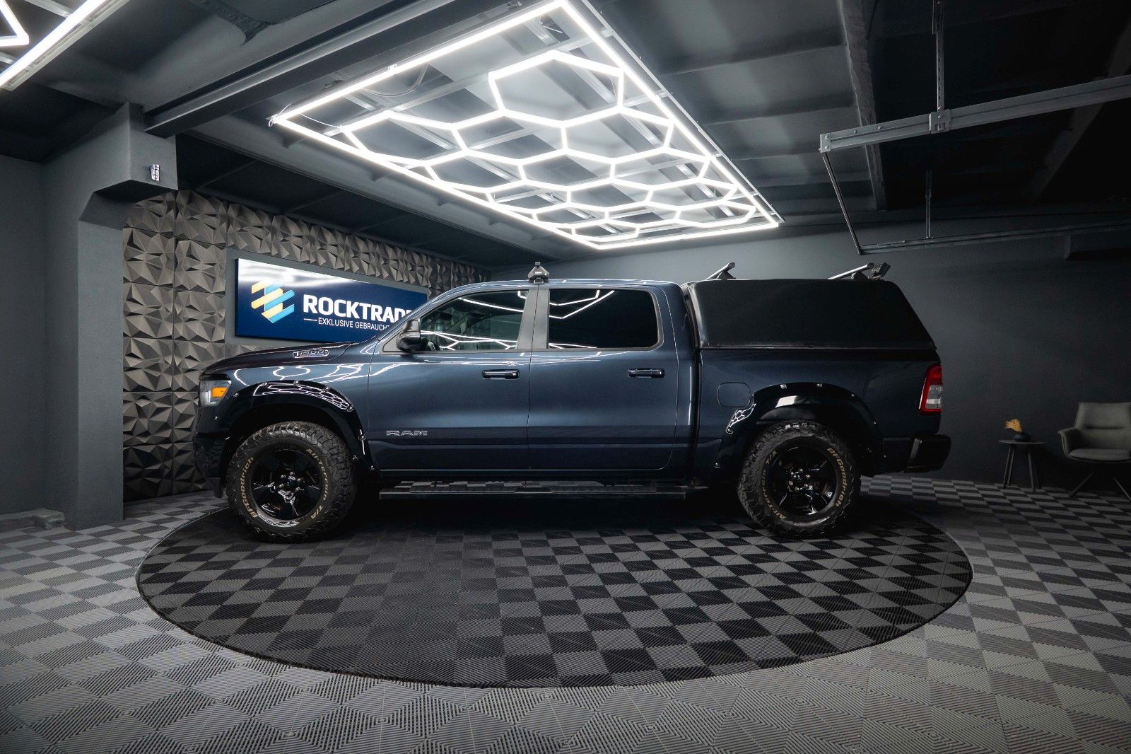 Fahrzeugabbildung Dodge RAM 5.7 V8 HEMI 4x4 Offroad Night  LPG Hardtop