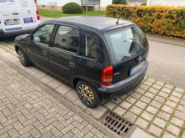 Opel Corsa mit tüv fahrbereit aus 2 Hand