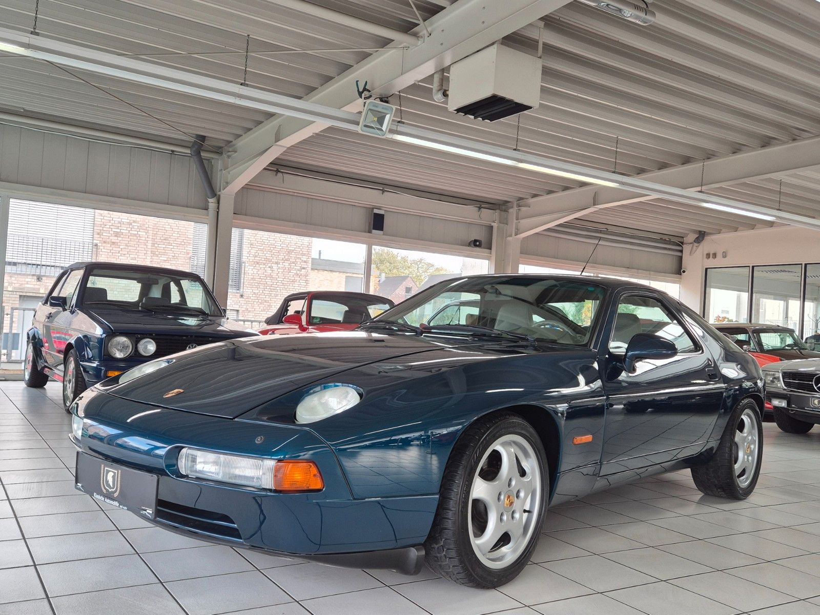 Fahrzeugabbildung Porsche 928 GTS/Deutsch/Kpl. Historie/SD/Blau mit grau