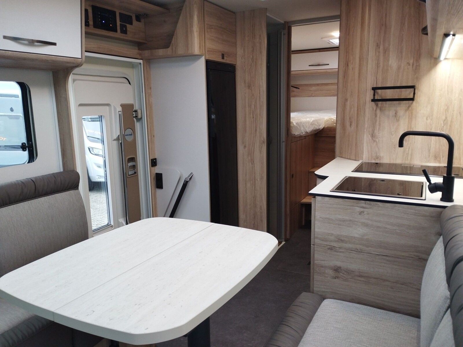 Fahrzeugabbildung Eura Mobil Integra Line IL 720 EF SAT, SOLAR, LUFTFEDERUNG