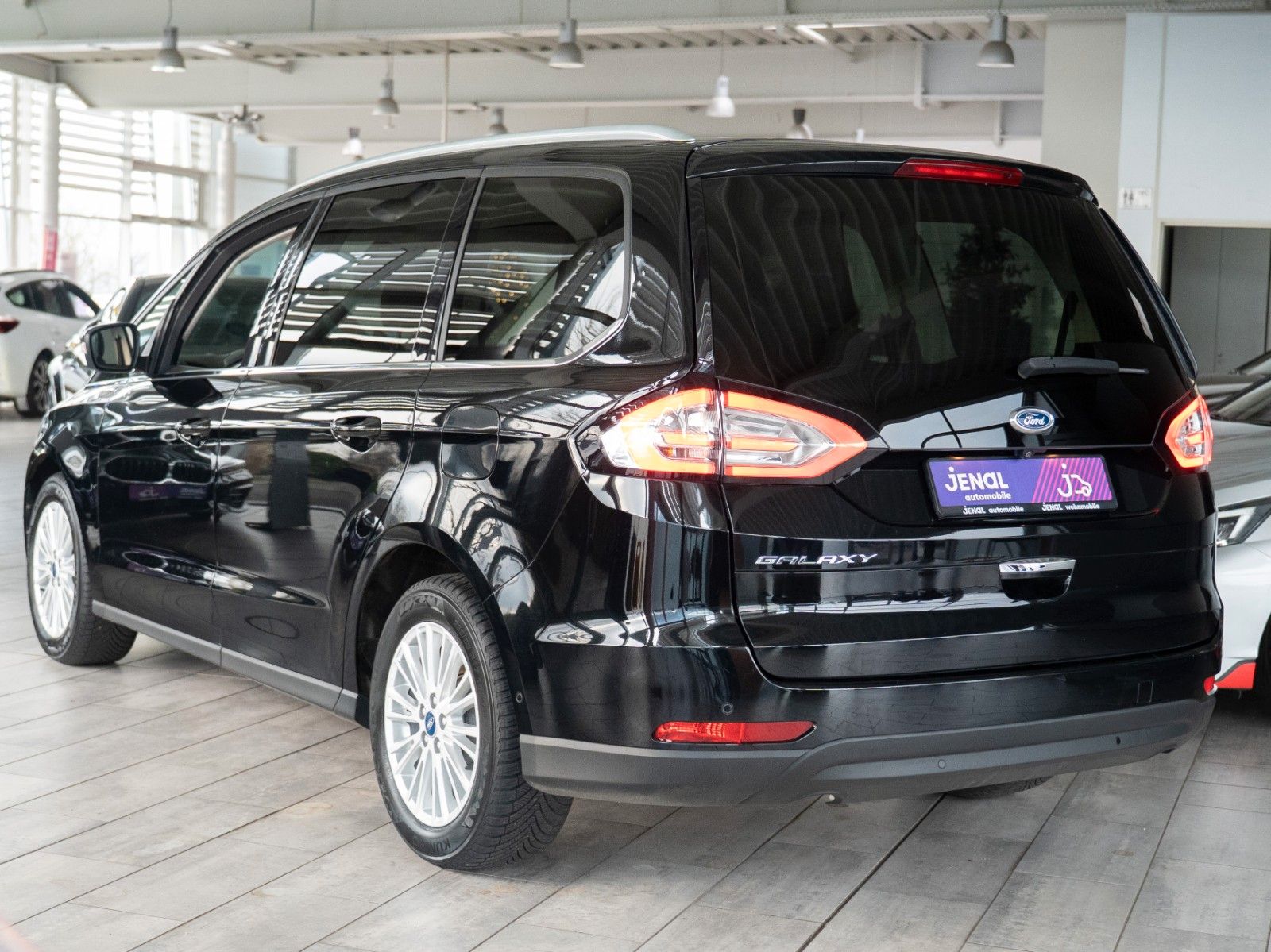 Fahrzeugabbildung Ford Galaxy Titanium/NAVI/AUTOMATIK/7-SITZER/WINTER