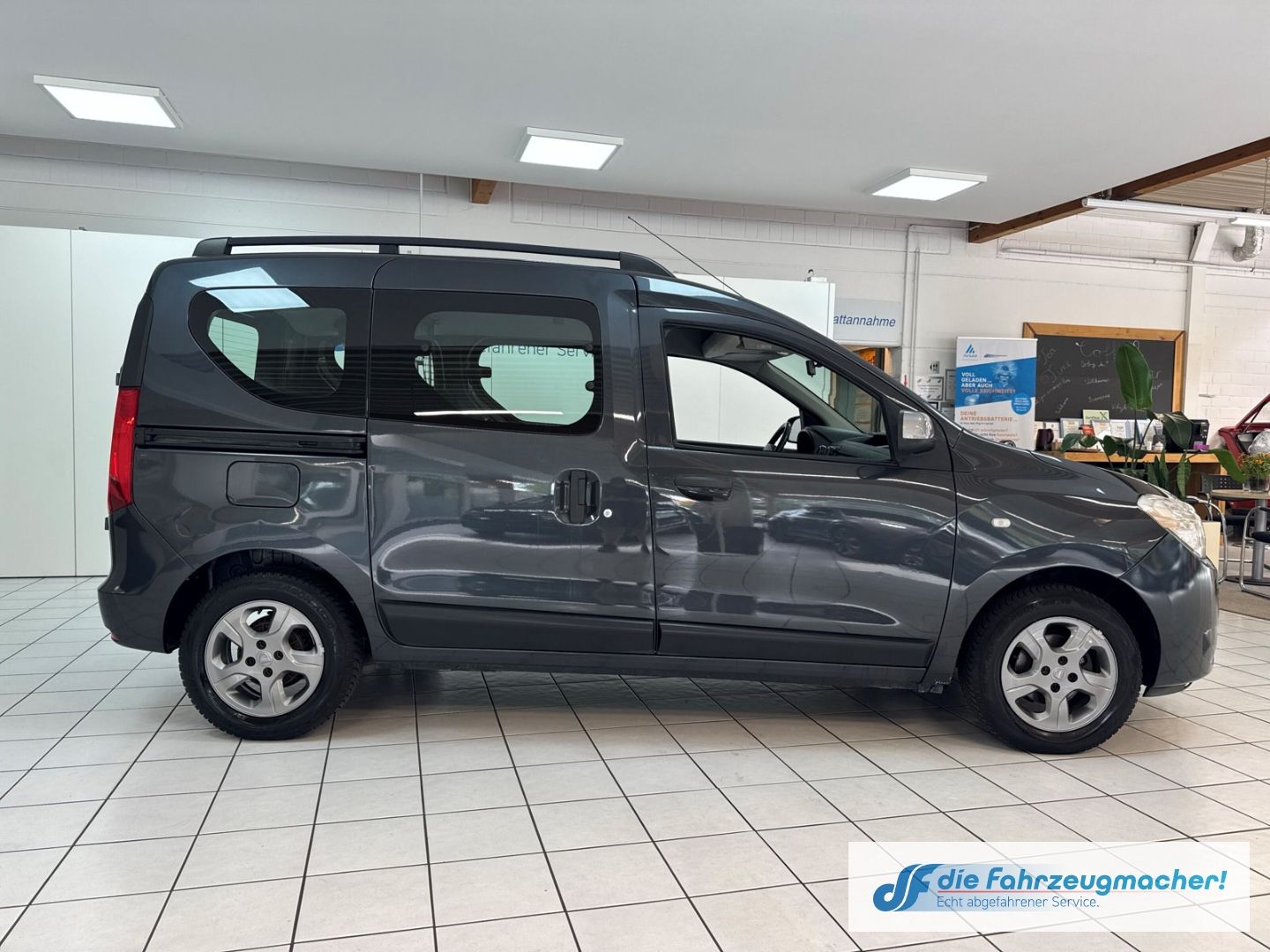 Fahrzeugabbildung Dacia Dokker Celebration ACC Apple CarPlay Android Aut