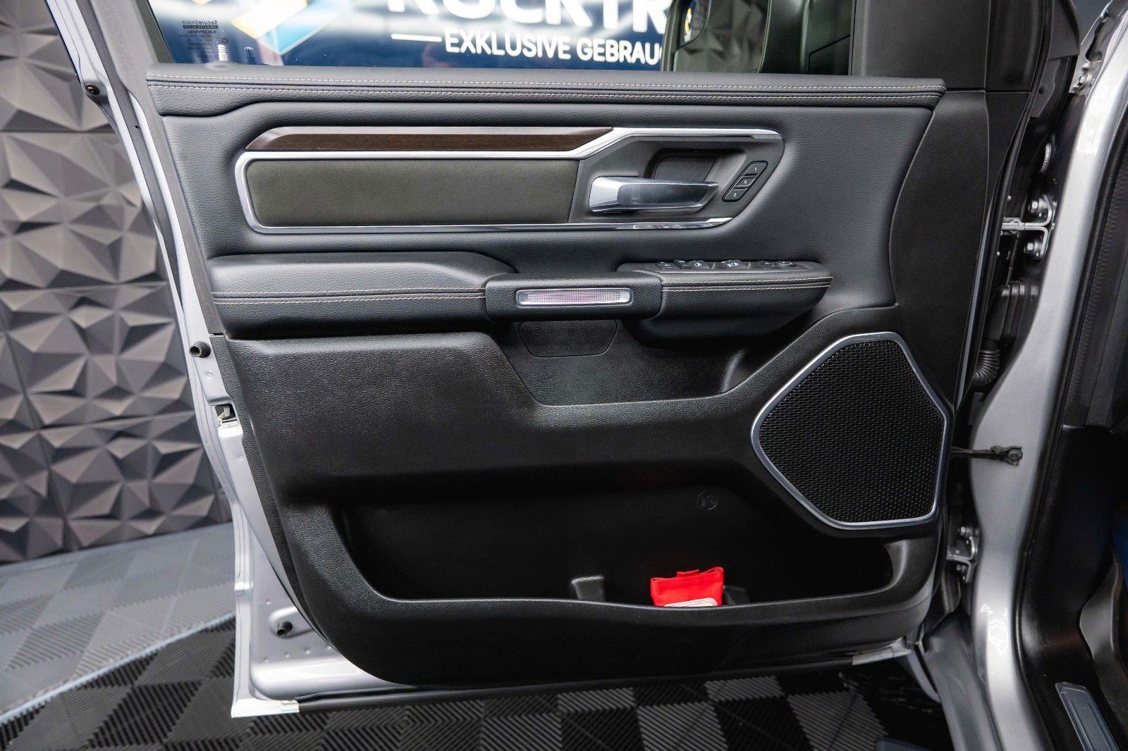 Fahrzeugabbildung Dodge RAM 5.7 V8 HEMI 4x4 LARAMIE LPG Offroad-Bodylift