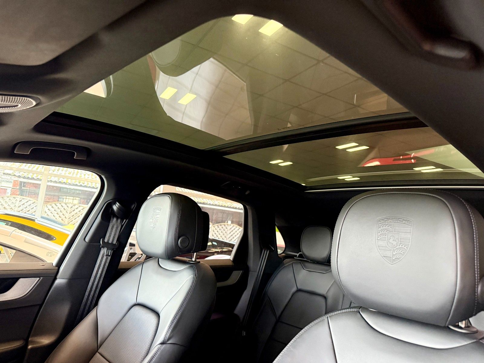 Fahrzeugabbildung Porsche Cayenne V6 Luftfederung/Panorama/HeadUP/BOSE