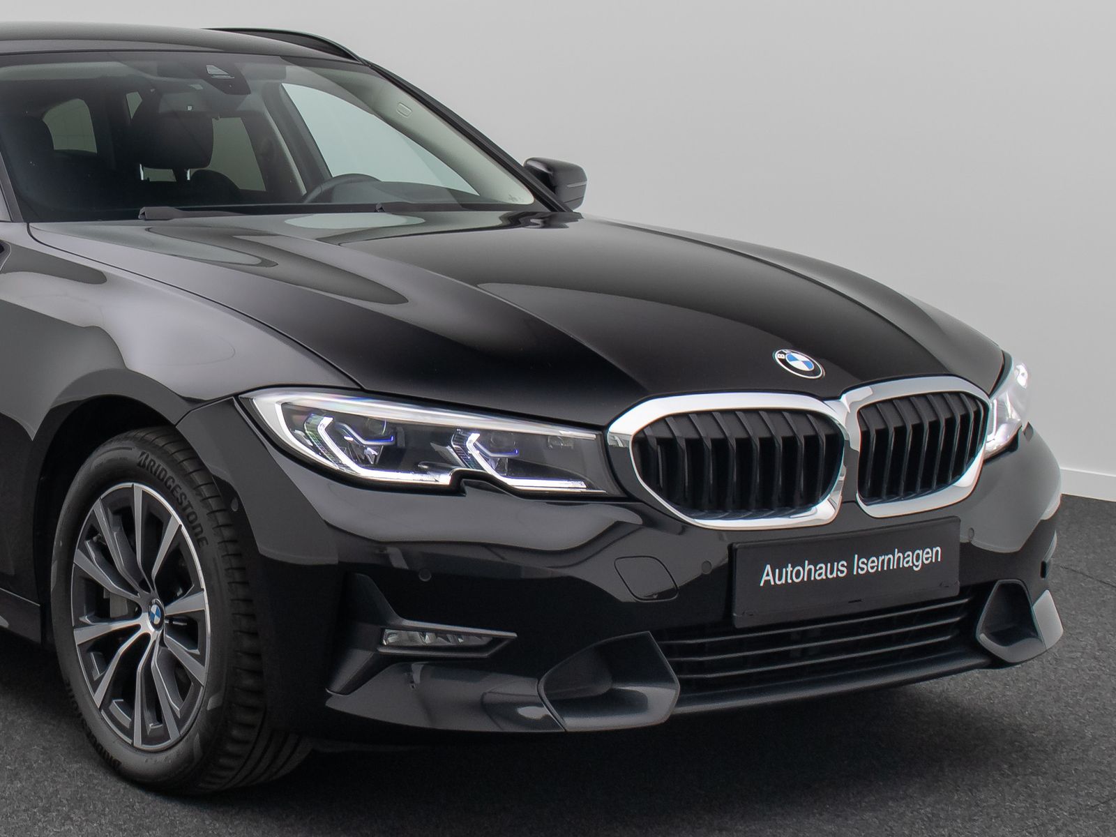 Fahrzeugabbildung BMW 330d xD Sport Line Laser DAB HUD AHK HiFi Komfor