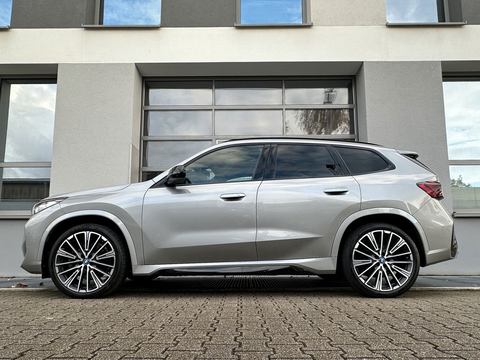 BMW iX1 30 xD M SPORT *ACC*MEMORY*H/K*360°*HUD*20''* imagem 3