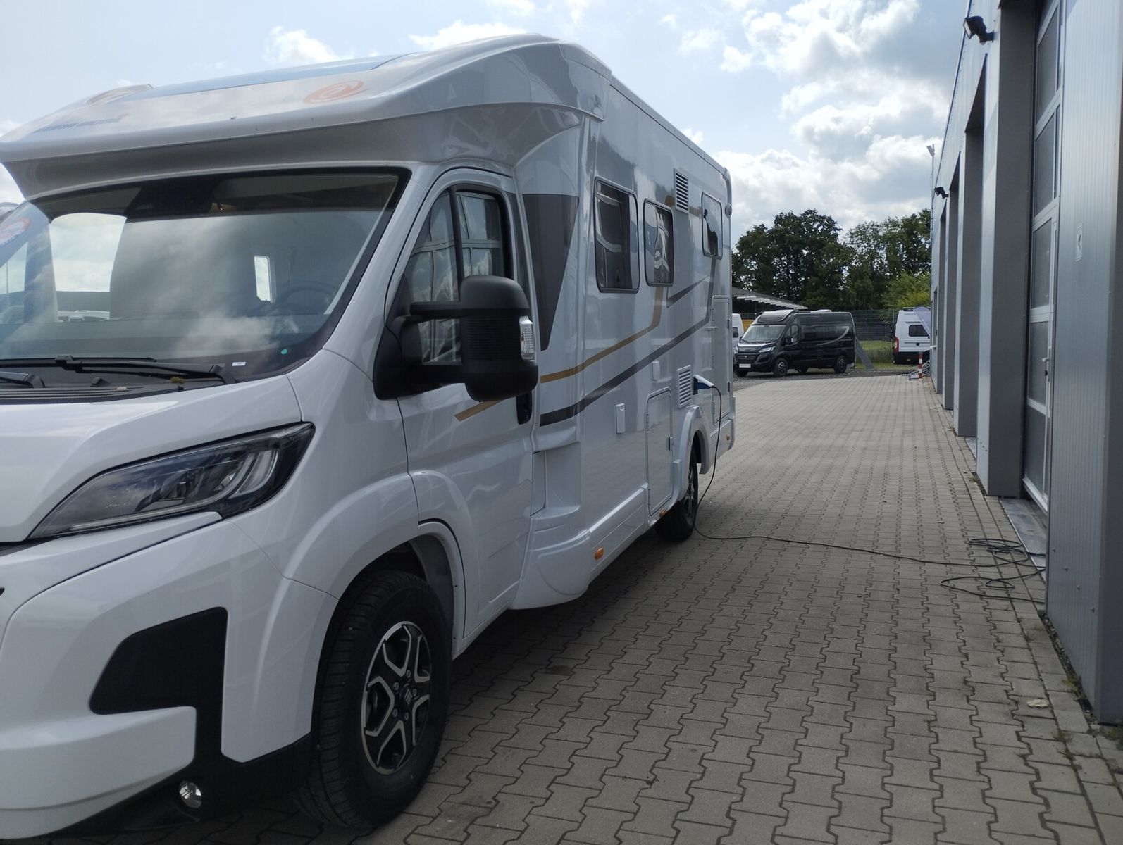 Fahrzeugabbildung Eura Mobil Profila T PT 695 EB Automatik, Mondial Pakete