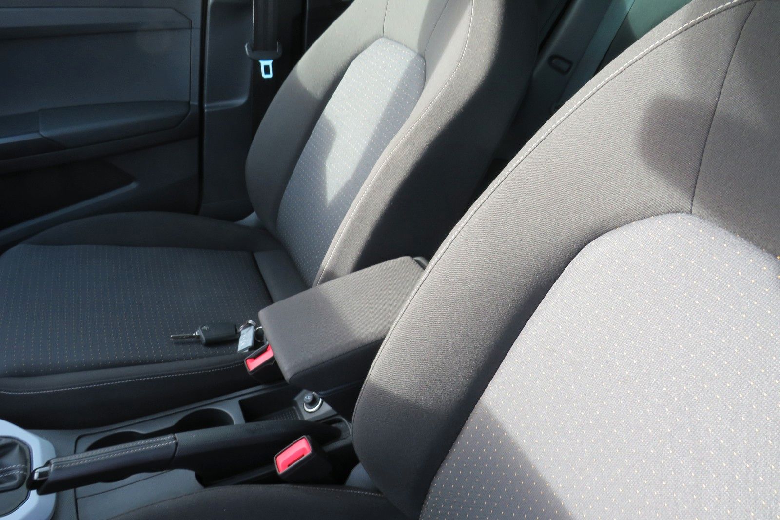 Fahrzeugabbildung SEAT Arona Style DSG GRA KAMERA SITZH. PDC APP-CON 1H