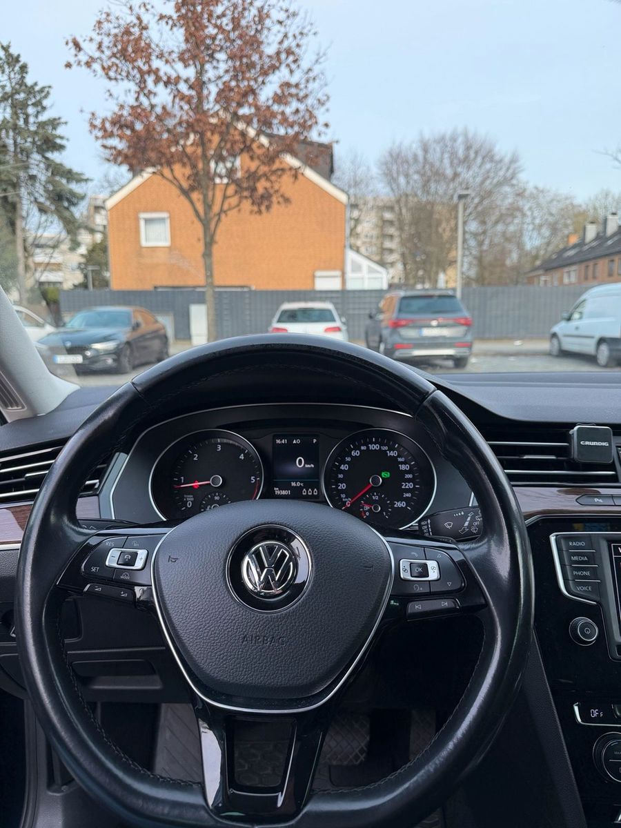 VW Passat Variant