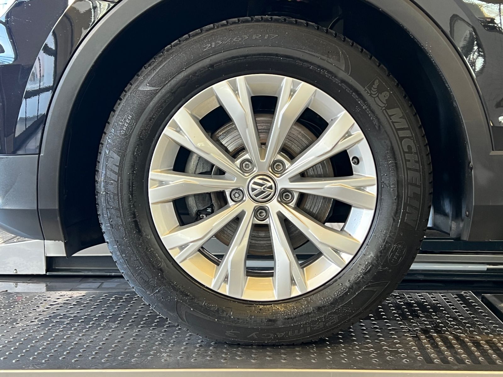 Fahrzeugabbildung Volkswagen Tiguan Trendline 1.4 TSI DSG *AHK, Sitzheizung,