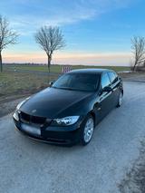 BMW E90 330i | TÜV neu | Frischer Service - BMW 330 aus 2005: 330i