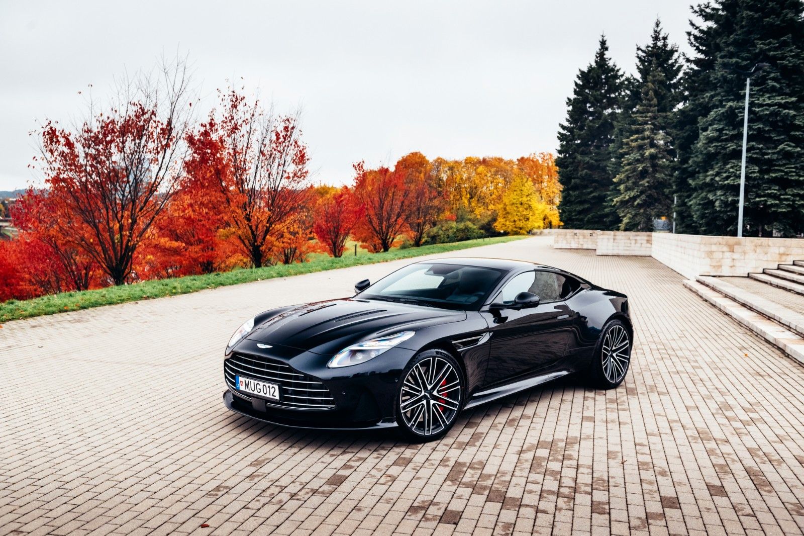ASTON MARTIN DB12
