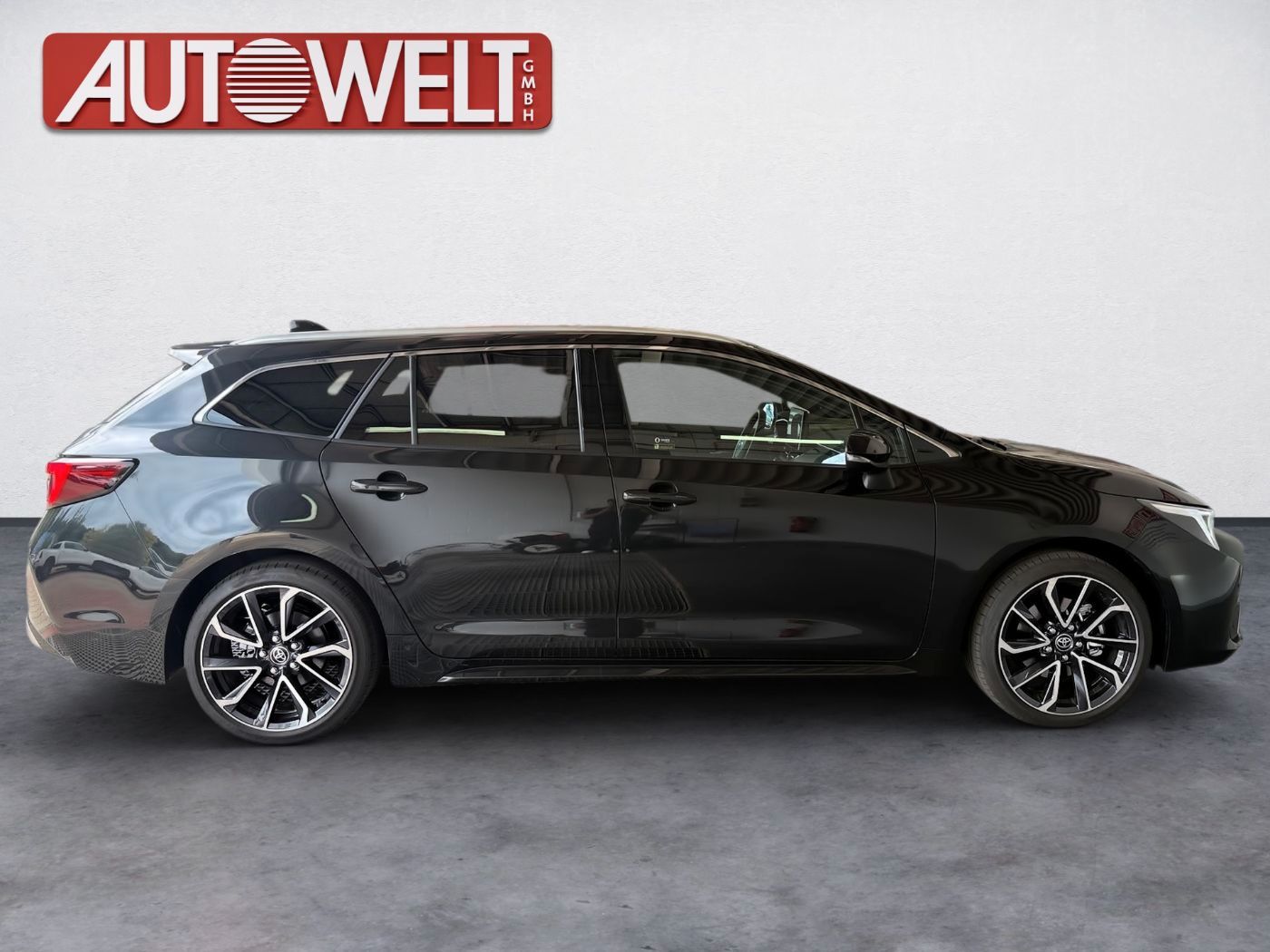 Fahrzeugabbildung Toyota Corolla Touring Sports 2.0 Lounge PanoramaSD JBL