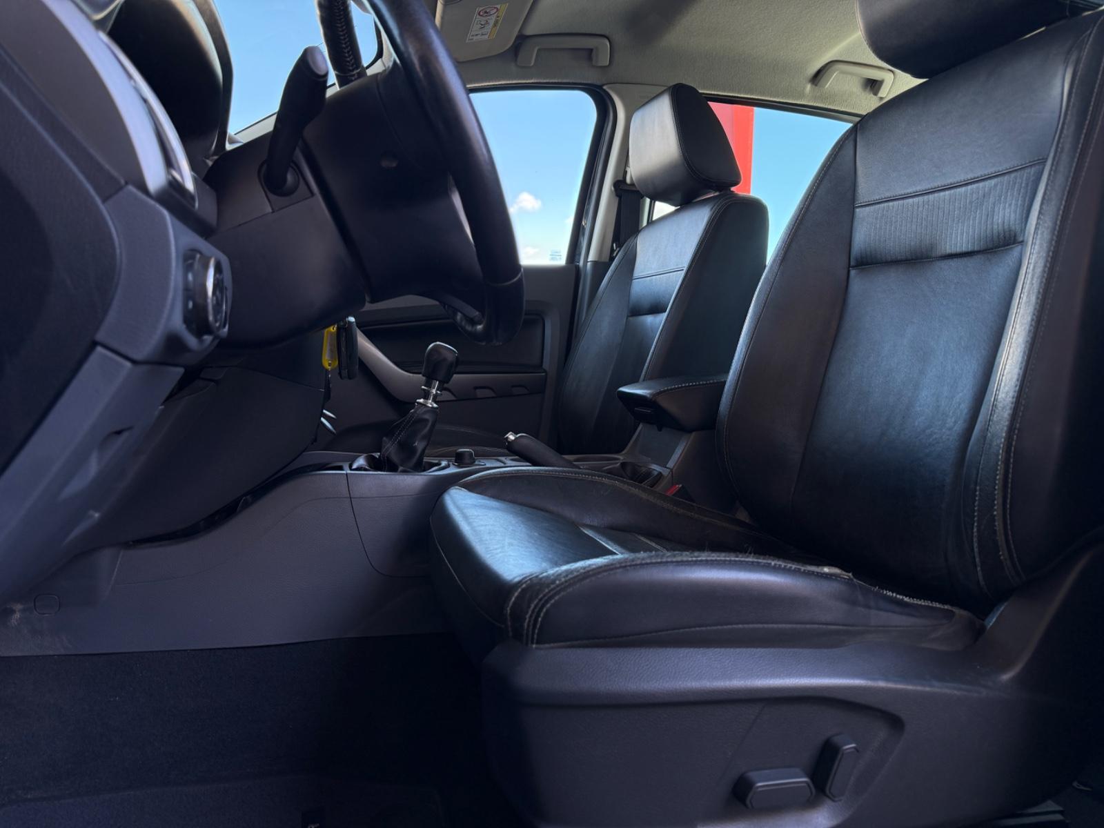 FORD RANGER LIMITED 160CH - DOUBLE CABINE - ATTELAGE - BVM - SELLERIE CUIR