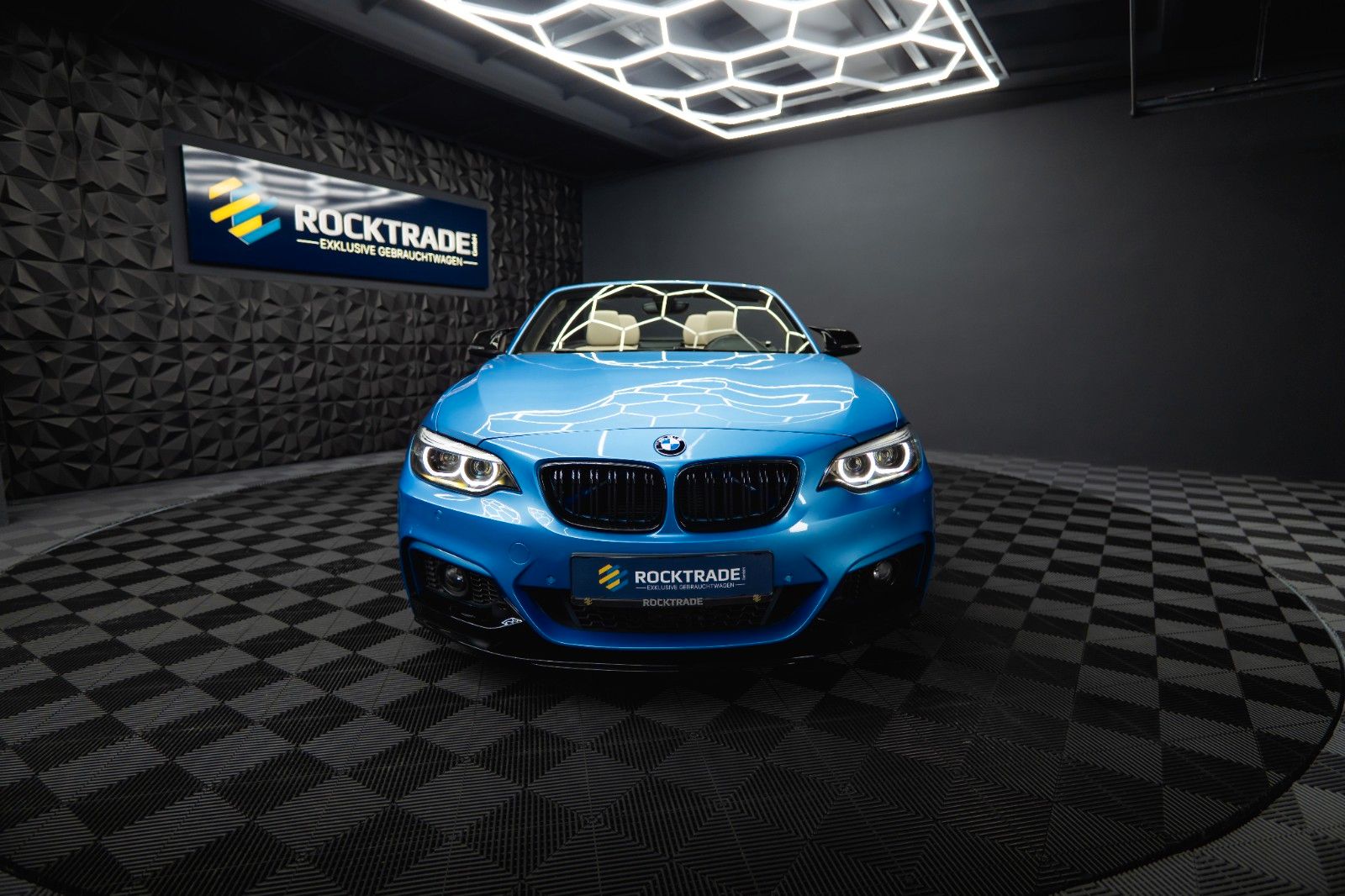 Fahrzeugabbildung BMW 230i Cabrio M-Sport Performance Shadow Line LED