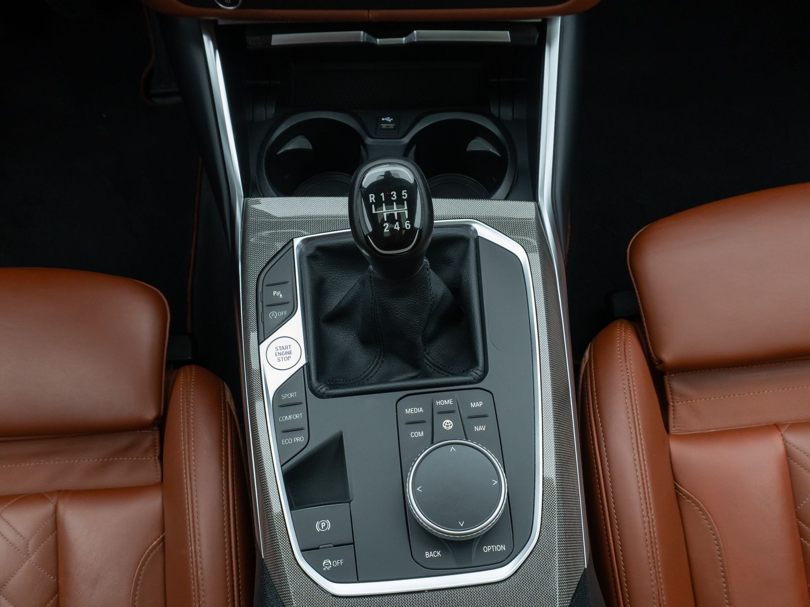 Fahrzeugabbildung BMW 320d Sport Line Panorama Kamera HUD DAB H/K AHK