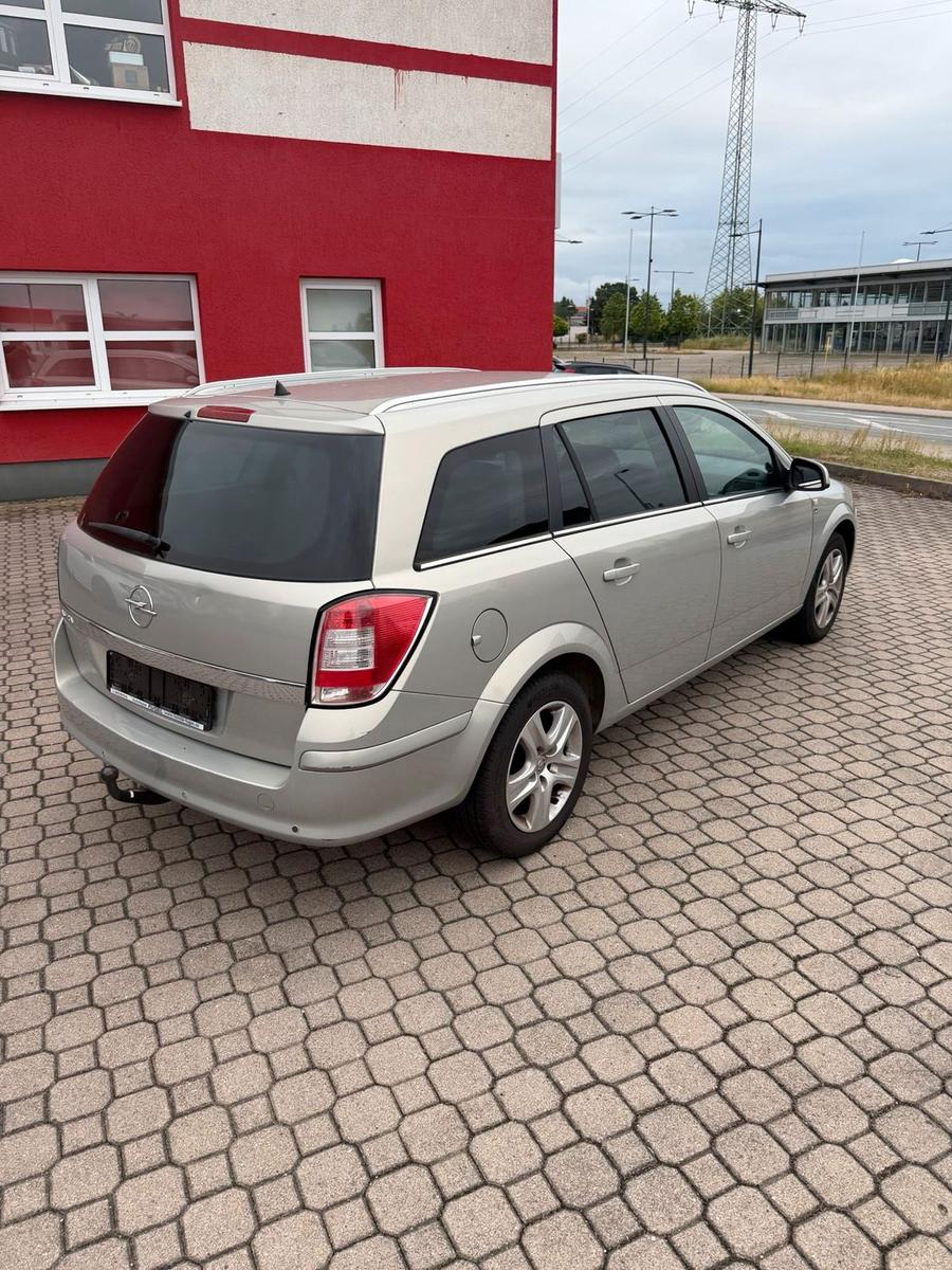 Opel Astra 2010 — photo 5