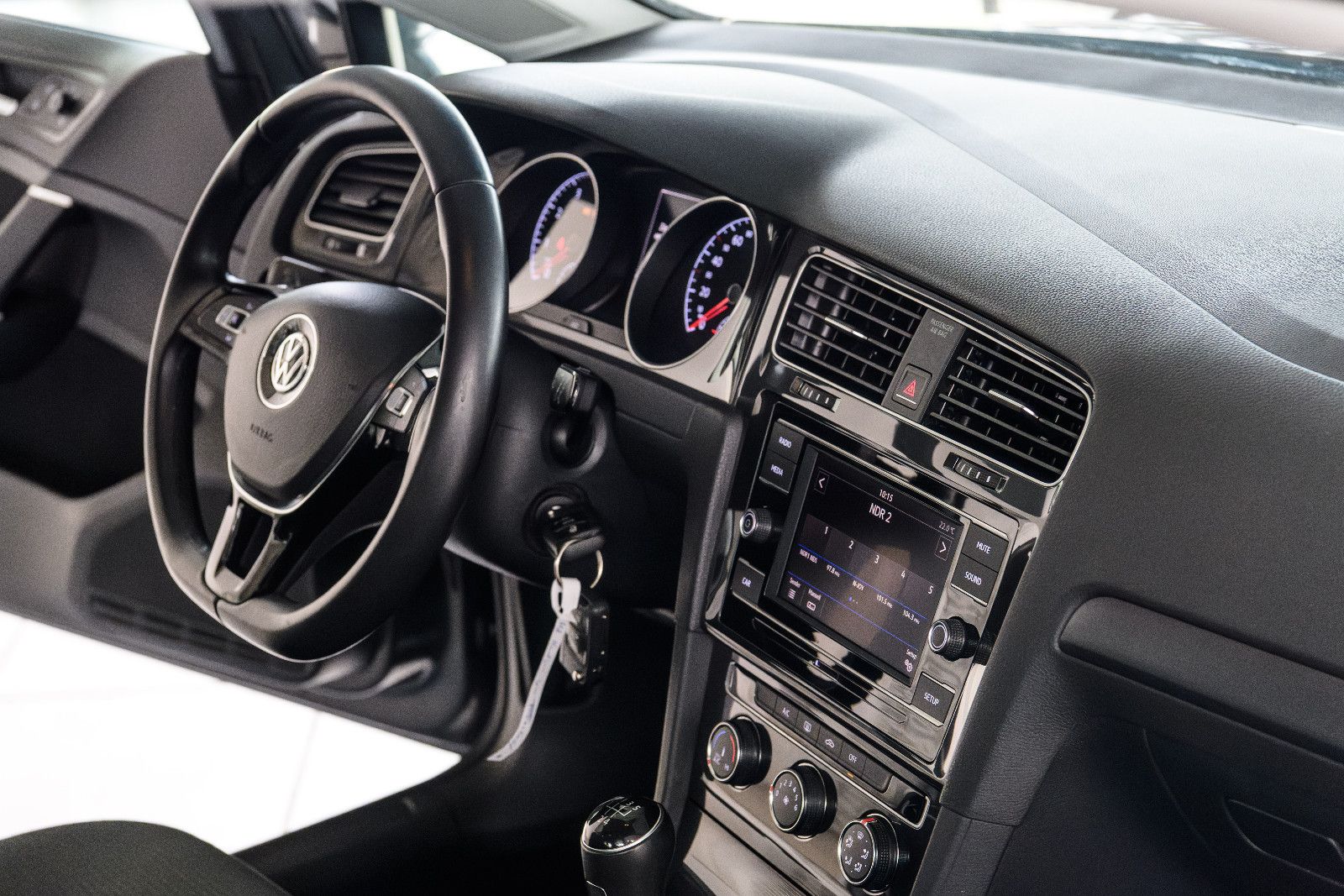 Fahrzeugabbildung Volkswagen Golf VII1.0l TSI Comfortline + GJR + Klima