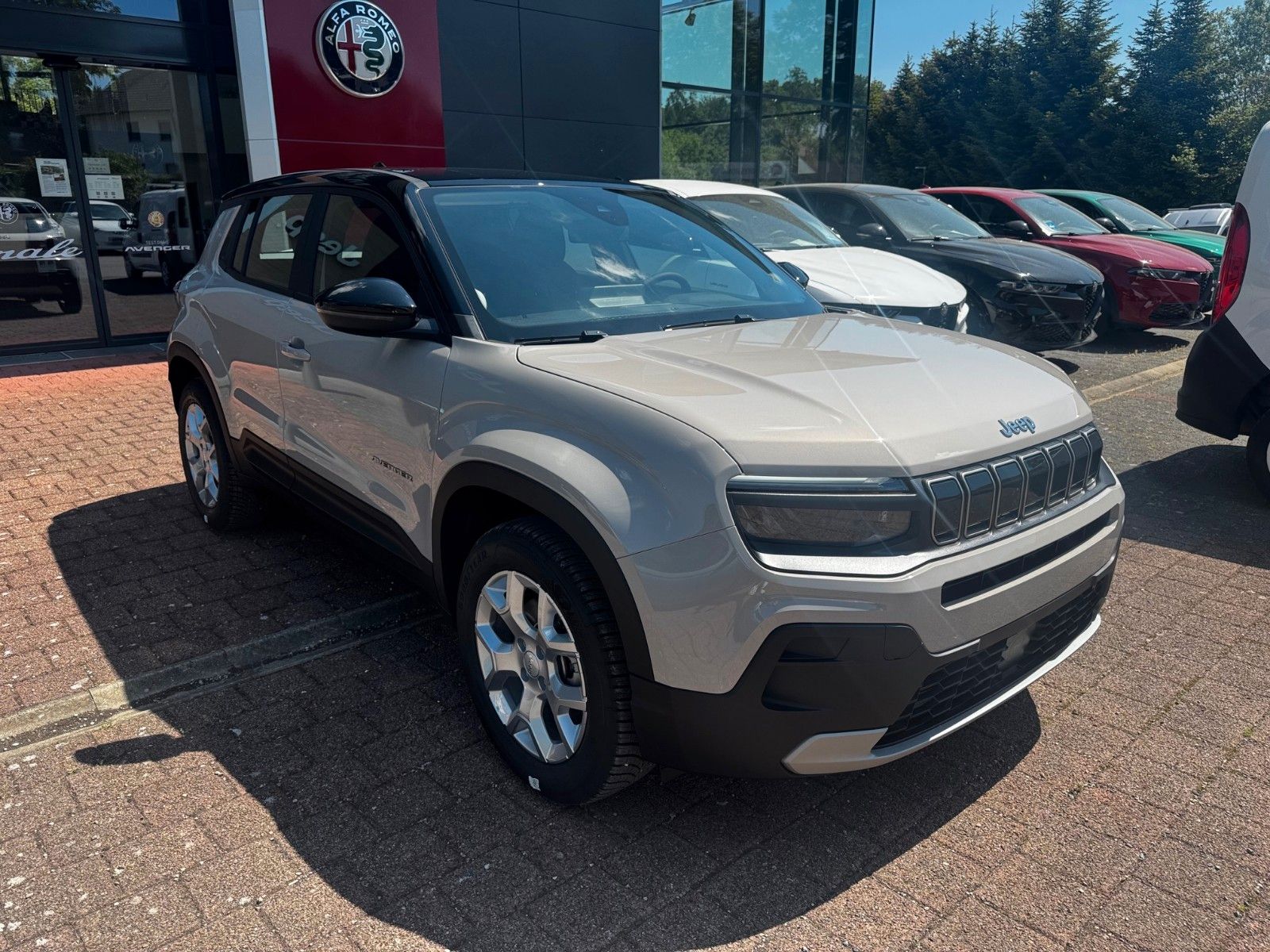 Fahrzeugabbildung Jeep Avenger 1.2 Automatik Altitude Navi Kamera Sitzh
