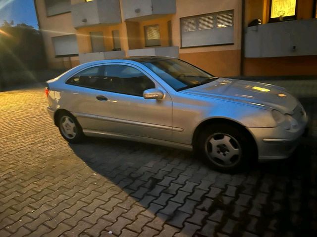 Mercedes-Benz Mercedes c180 Kompressor   Tüv bis Dezember