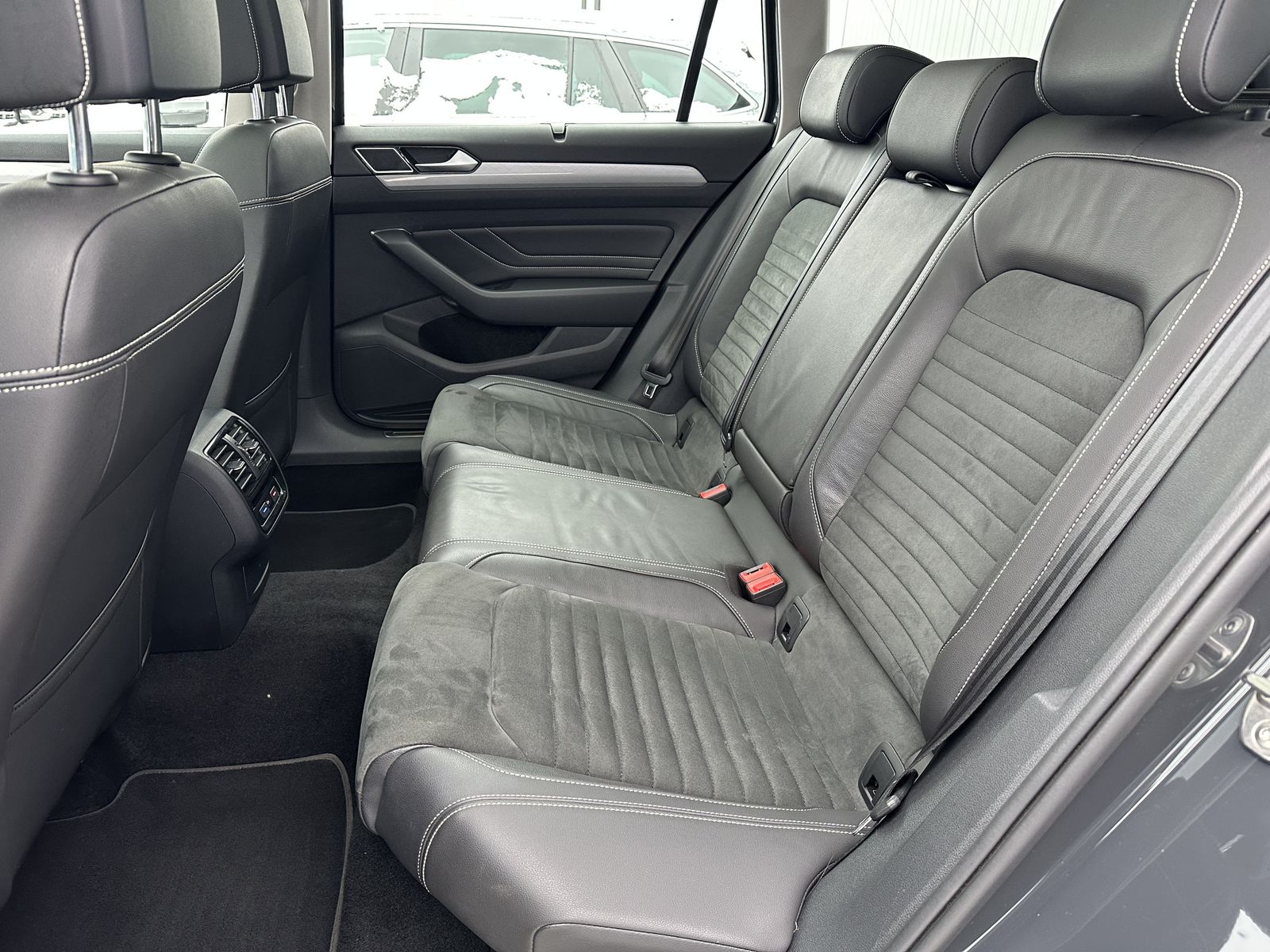 Fahrzeugabbildung Volkswagen Passat Variant GTE NAV+IQ-LIGHT+PANO+17ZO+KAMERA