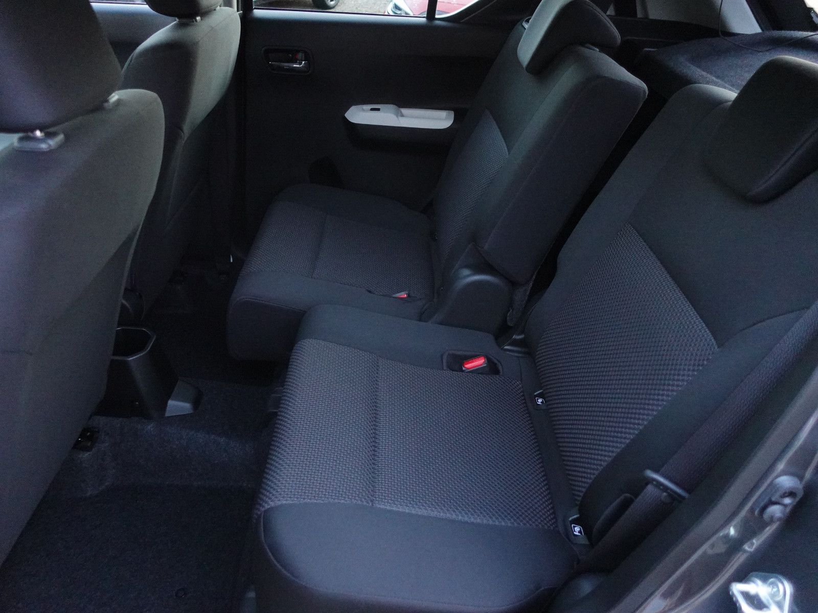 Fahrzeugabbildung Suzuki Ignis 1.2 DUALJET Comfort+ I. Hd RFK Navi App