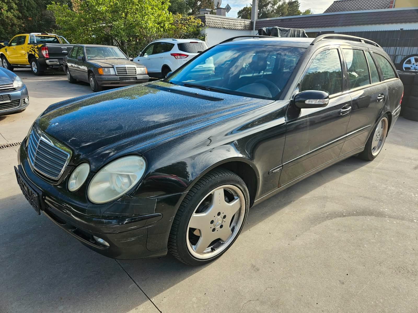 Mercedes-Benz E220 2004 — rear view