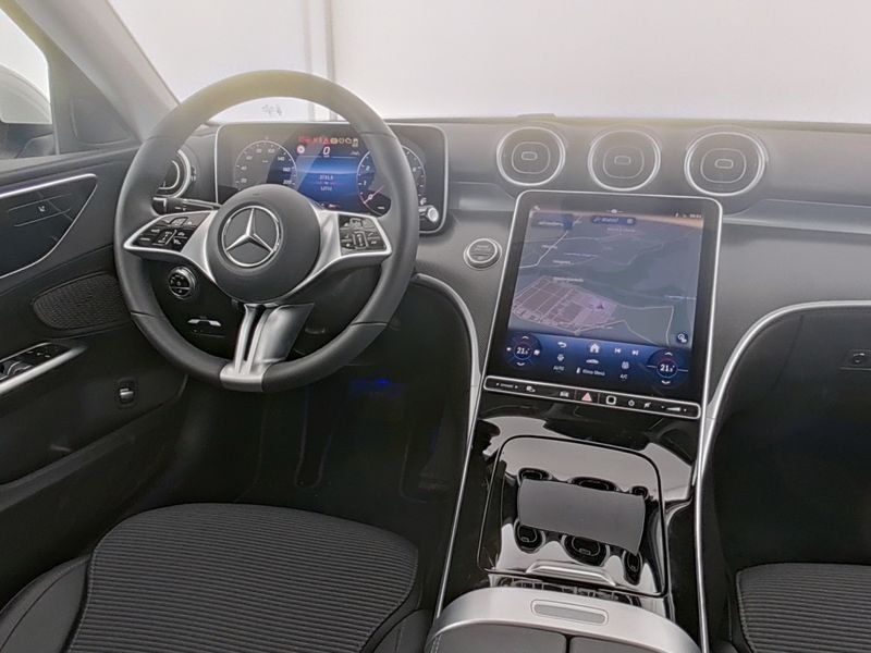 Fahrzeugabbildung Mercedes-Benz C 200 AVANTGARDE*TOTWINKEL*KAMERA*LED*SPURHALTE