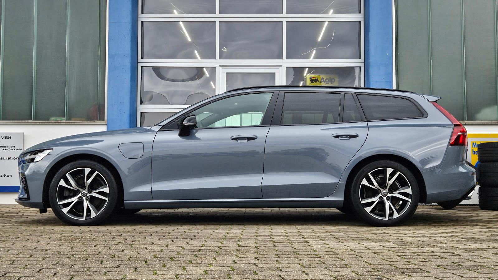 Volvo V60 Kombi Plus Dark Recharge Plug-In Hybrid AWD