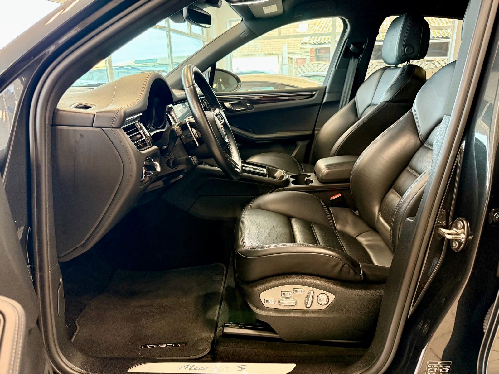 Fahrzeugabbildung Porsche Macan S Keyless/BOSE/360View/SportChrono