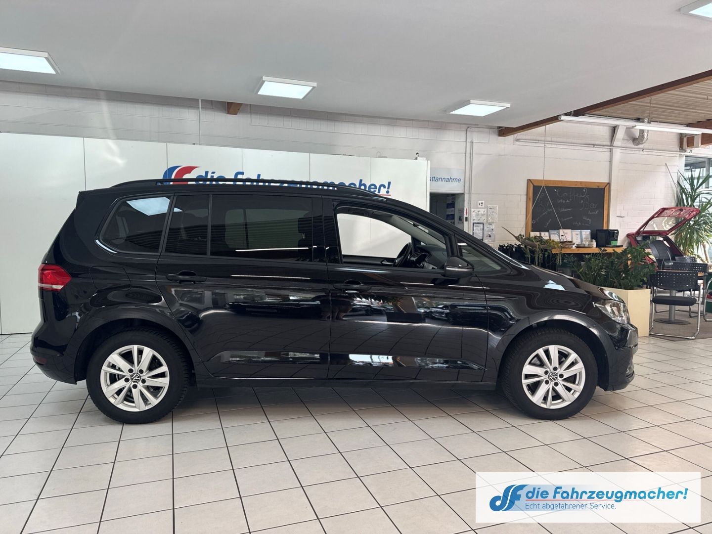 Fahrzeugabbildung Volkswagen Touran Comfortline 2.0 TDI *7 Sitzer*Digi Cockpi