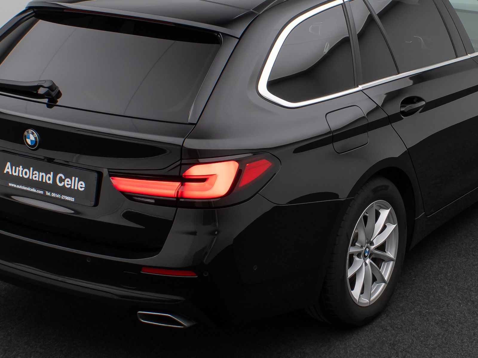 Fahrzeugabbildung BMW 520d Panorama Kamera DAB HiFi AHK M Sport Alarm