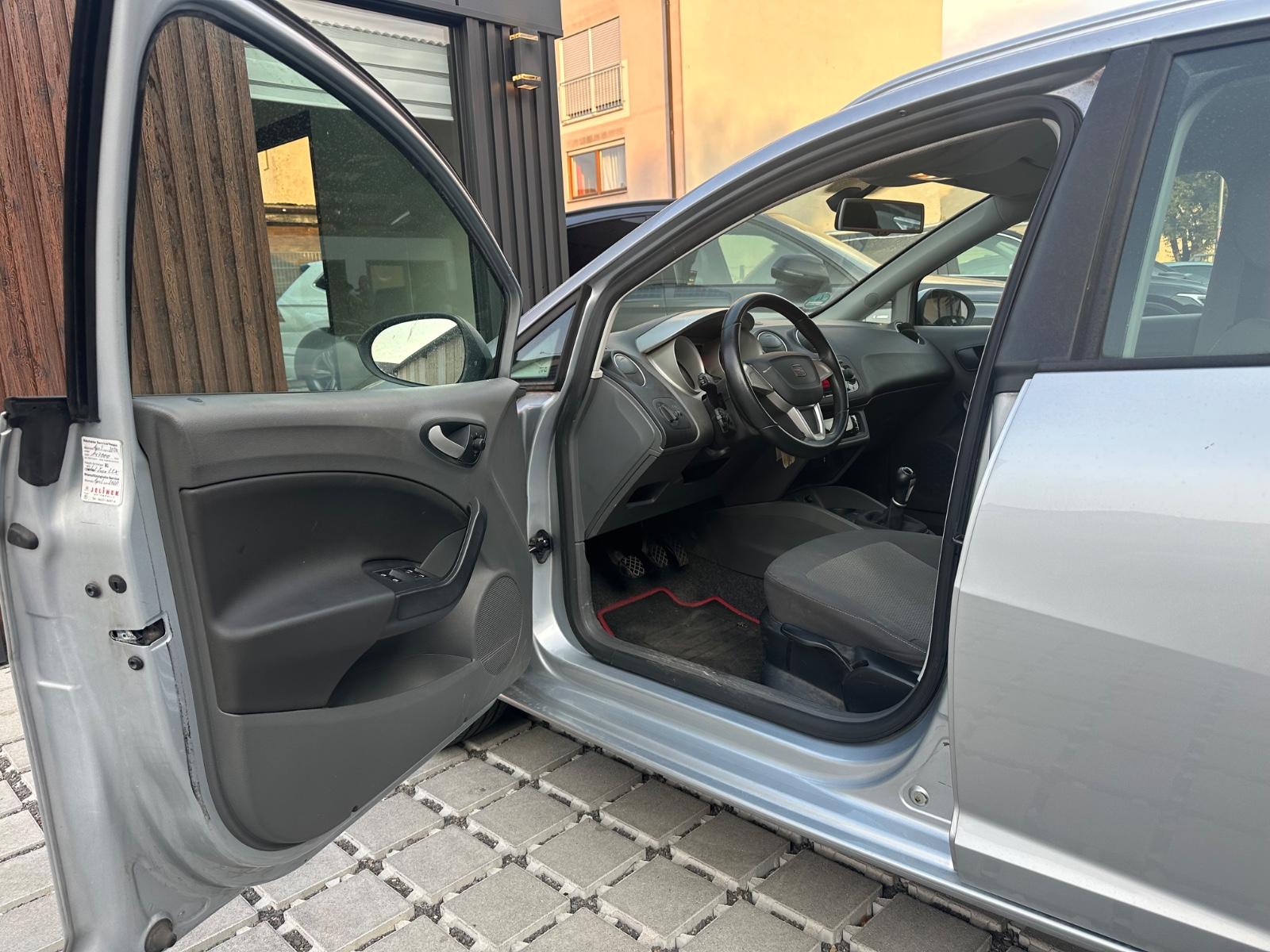 Seat Ibiza 2011 — photo 12