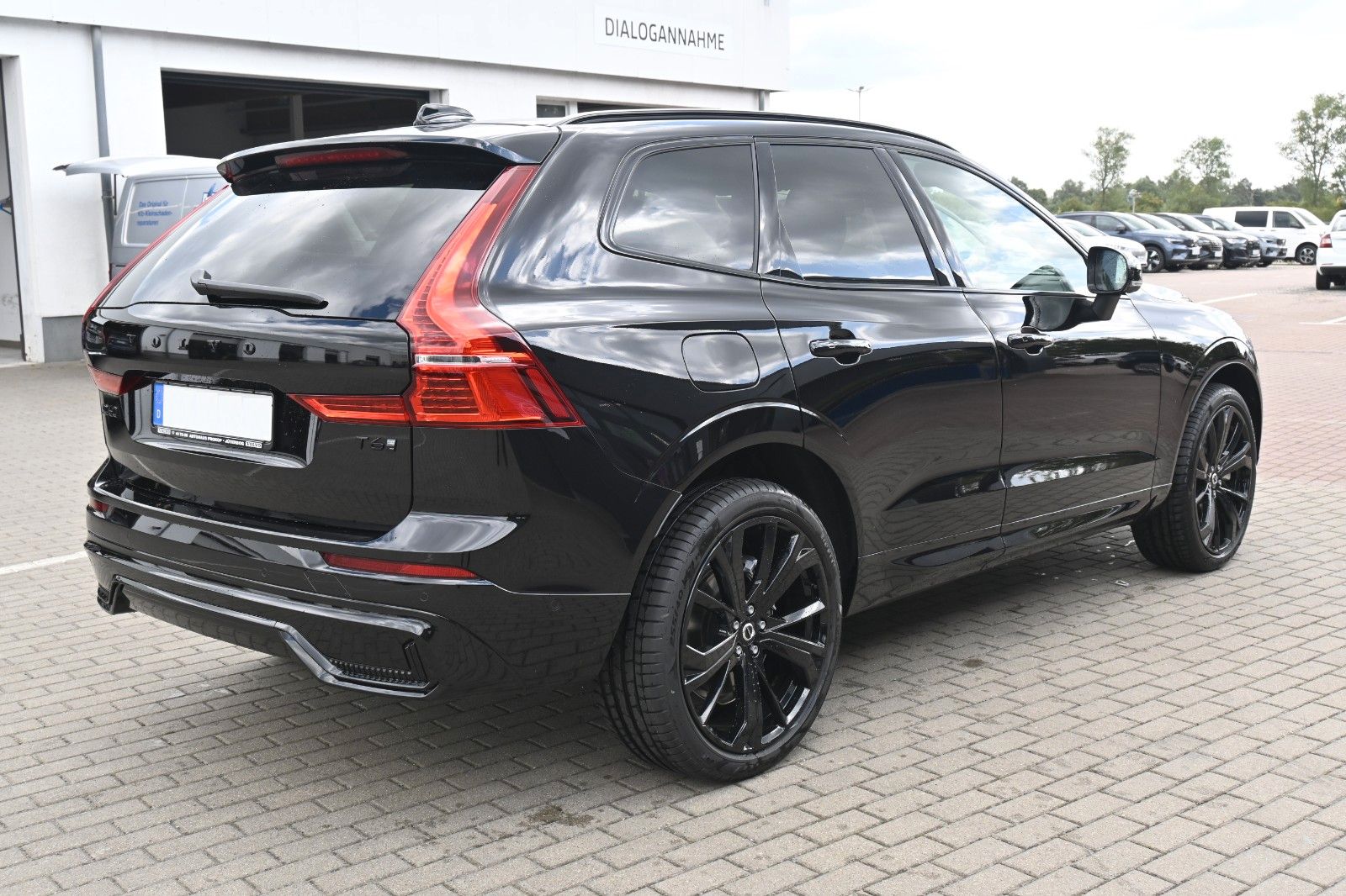 Fahrzeugabbildung Volvo XC60 T6 RC AWD Plus Black Edition*360°*ACC*AHK