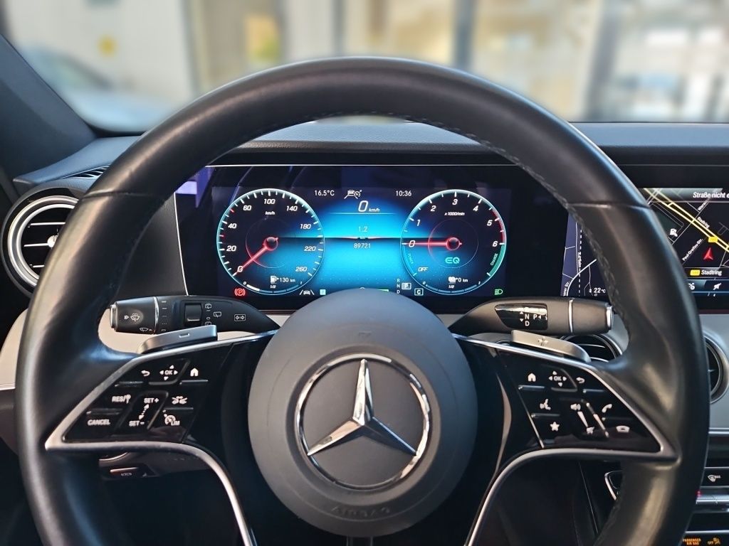 Fahrzeugabbildung Mercedes-Benz E 300 deT 4M AMG Distronic+ LED SHZ 360° Ambie.