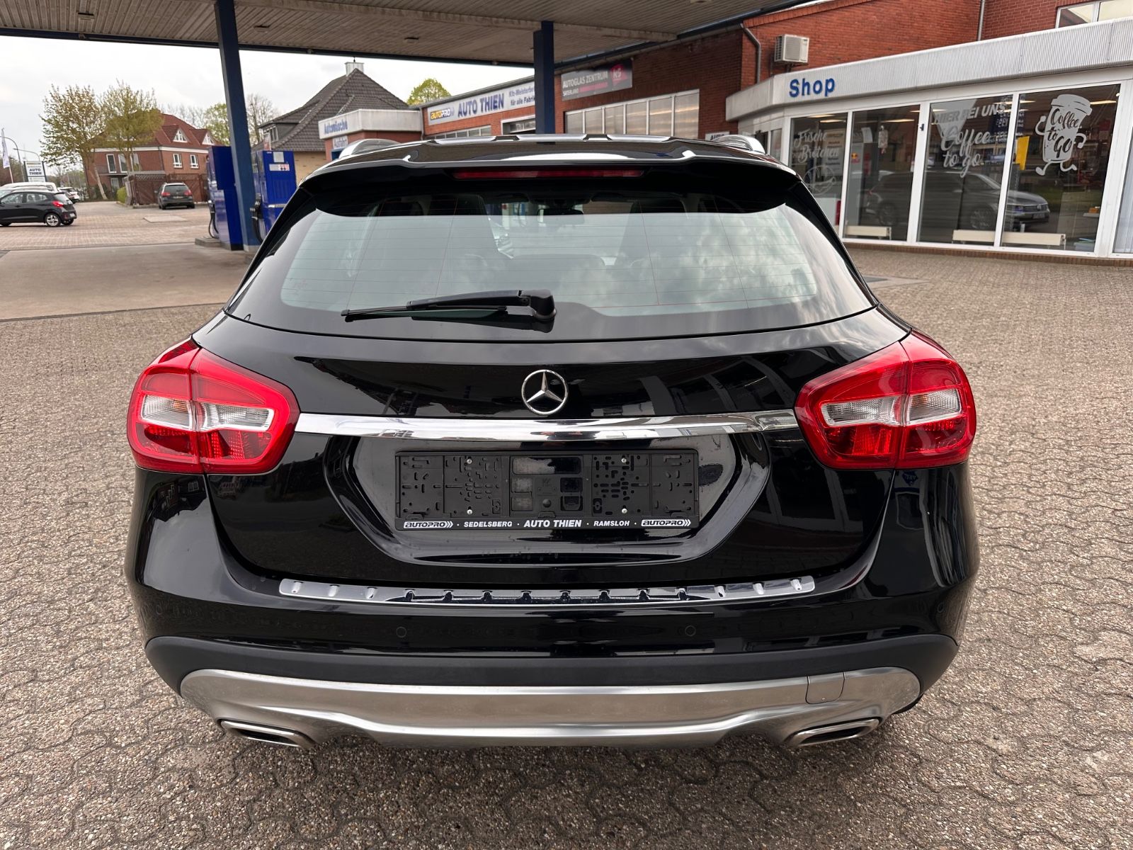 Fahrzeugabbildung Mercedes-Benz GLA 220 CDI Urban DCT AHK/Pano/SHZG/STANDHZG/GRA