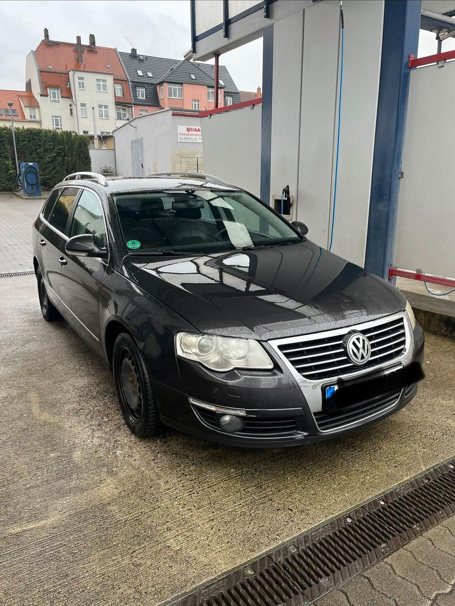 Volkswagen Passat 2006 — rear view