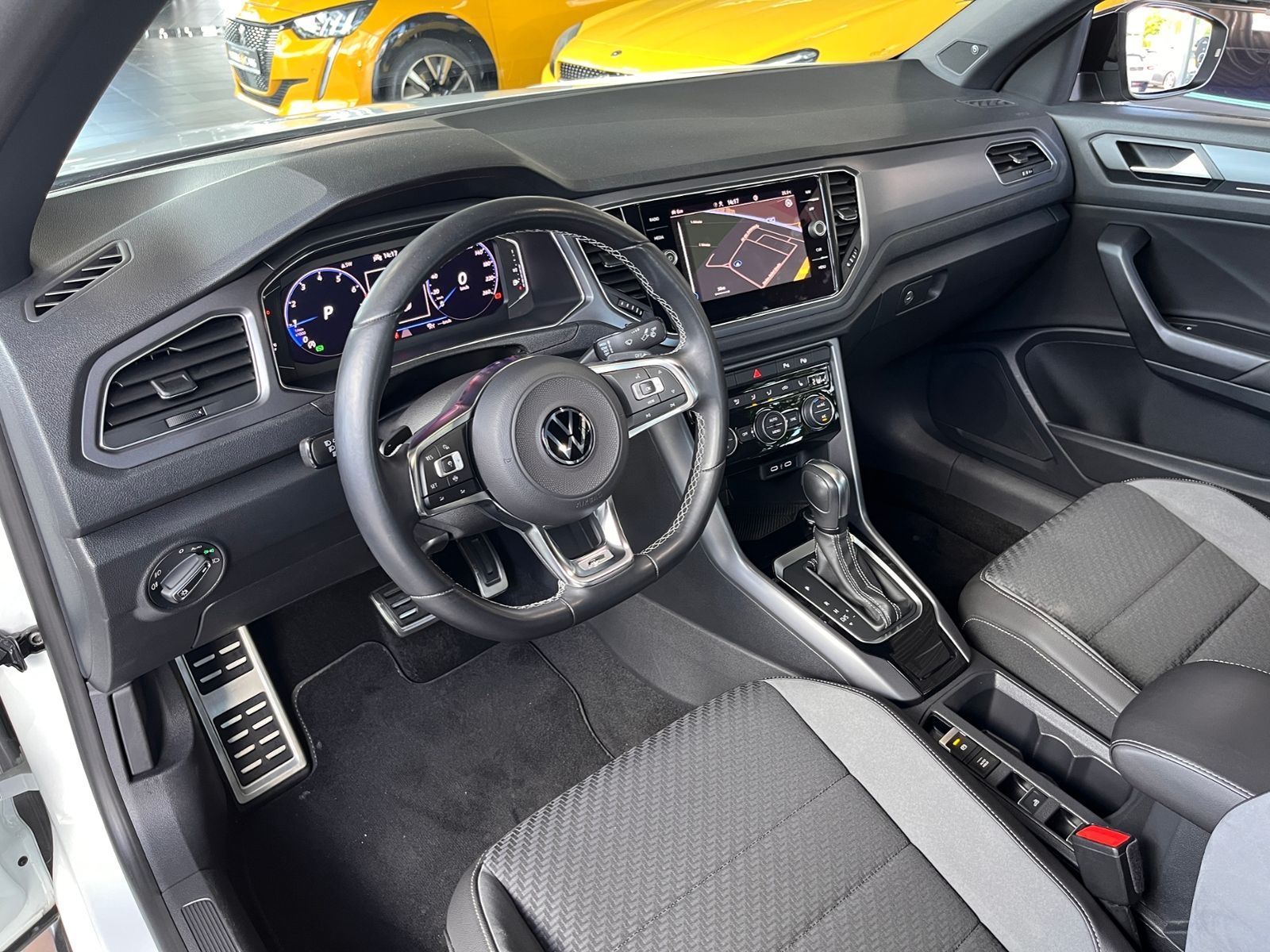 Fahrzeugabbildung Volkswagen T-Roc Cabriolet R-Line AHK LED NAVI ALU