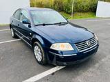 Volkswagen Passat 1.9 TDI Highline ATM LEDER NAVI 101PS - Volkswagen Passat aus 2002 mit Diesel-Antrieb