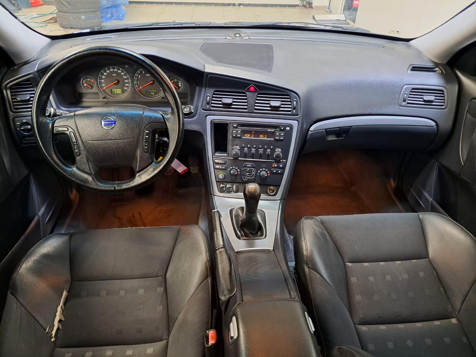 Volvo V70 2006 — photo 16